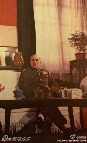 孙飞虎曾在多部影视作品中扮演蒋介石02