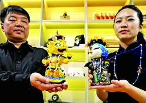 故宫龙凤吉祥物首曝光 模仿清代帝后造型4