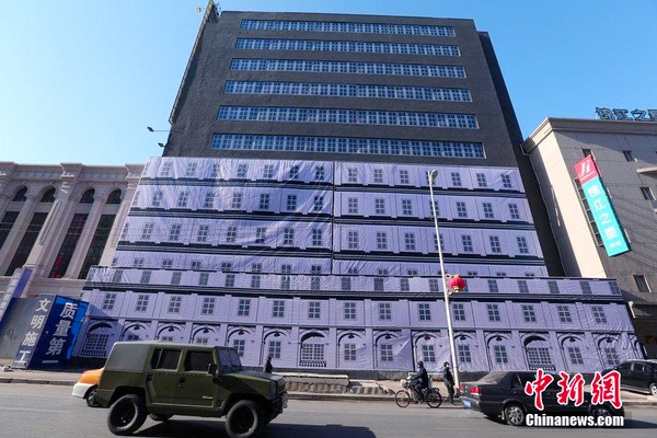 沈阳现一栋画出来的13层假大楼-配有“照明灯”3