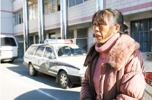 小杨的姨妈说，小杨以前一直很听话，也很乖巧