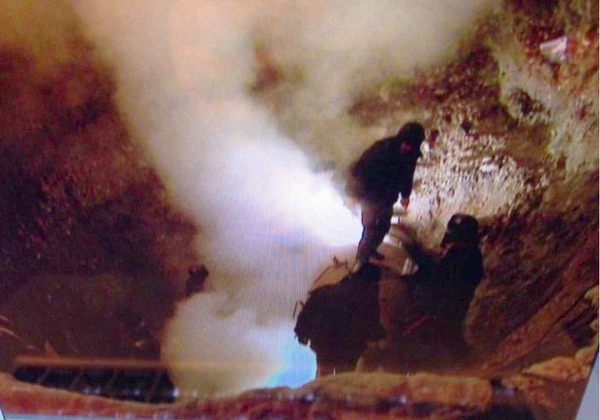 甘肃酒泉供热管网爆裂-15万人停暖-5