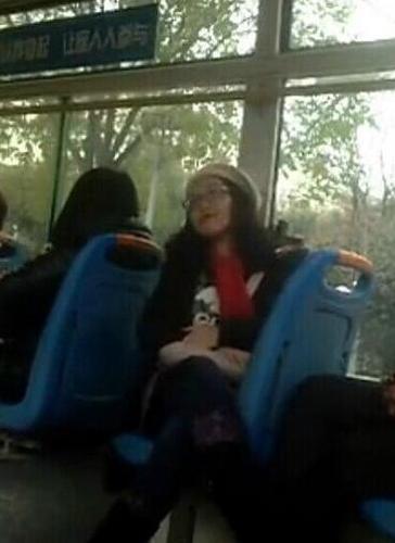 女乘客炫耀国外生娃