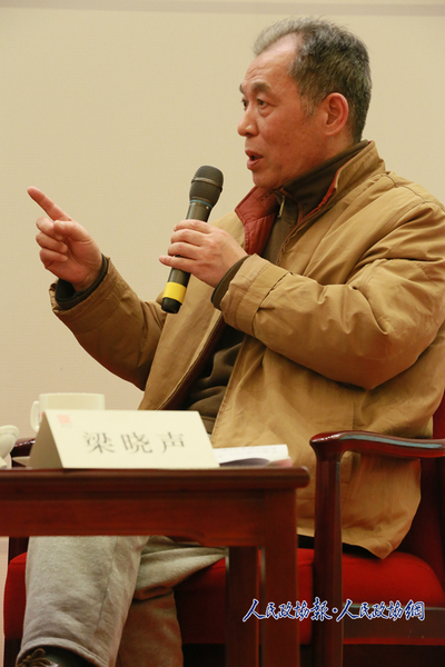 著名作家梁晓声在论坛中（图片提供：华宝斋书院）_副本