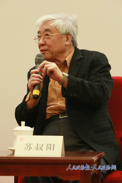 著名作家苏舒阳在论坛中（图片提供：华宝斋书院）_副本