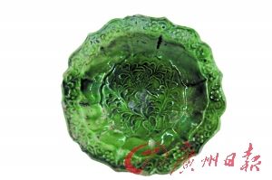 绿釉盘。