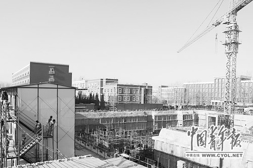 　 清华附中事故现场。本报记者 赵迪摄