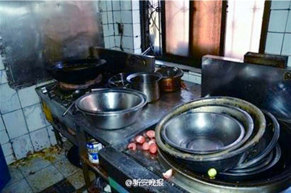 直击郑州“黑盒饭”制作现场7