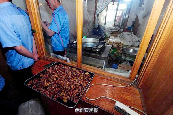 直击郑州“黑盒饭”制作现场5