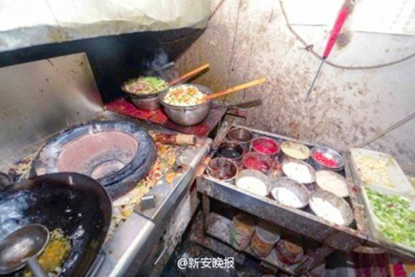 直击郑州“黑盒饭”制作现场4