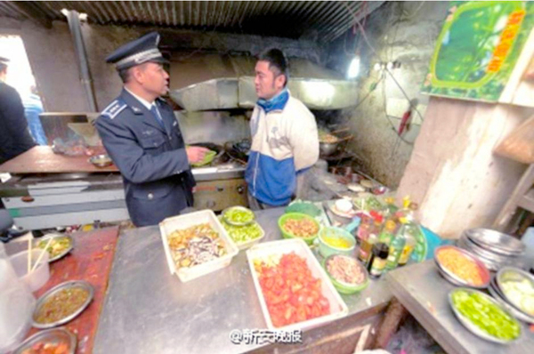 直击郑州“黑盒饭”制作现场2