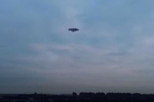 美天空惊现锯齿状不明飞行物