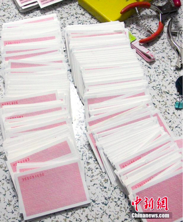 南昌铁路警方摧毁一特大制贩假票团伙2