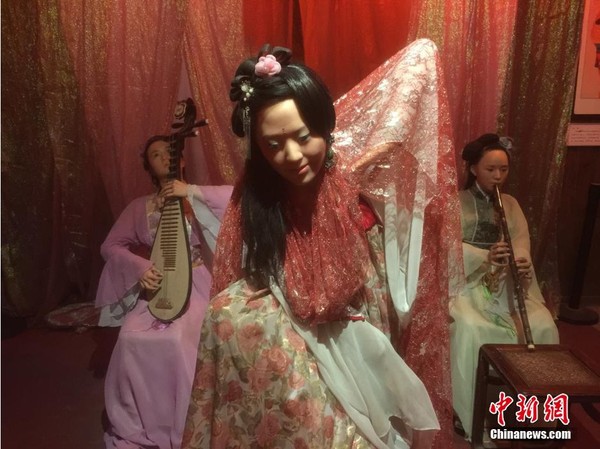 长沙一蜡像馆逼真还原古代青楼女子1
