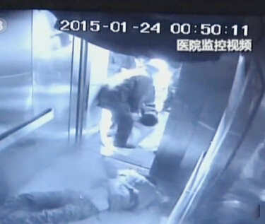 医生和患者朋友打斗-摔进电梯井双双坠亡3