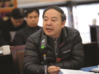 省政协委员、南京外国语学校校长邹正对高考(课程)方案提建议。 吴俊 摄