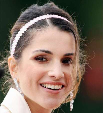 　　现实中各国王室成员当然是最经常出现在镁光灯之下的一群人，究竟“身份高贵”是不是自动等同于“颜值爆表”？各花入各眼，一起来看看你眼中的最美那一位。