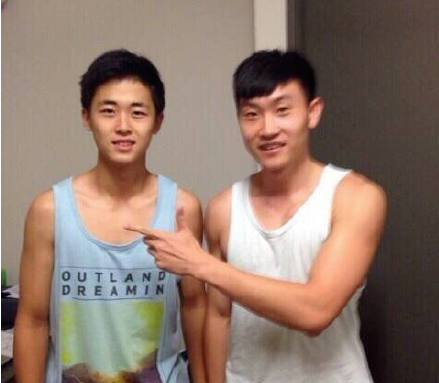 室友浓妆恶搞狼的诱惑-身后上铺小哥抢镜走红4