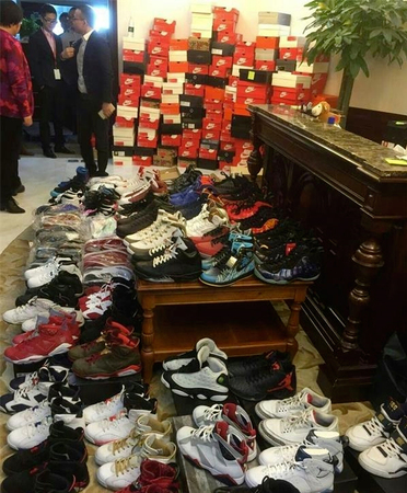 小伙为婚房典当球鞋换百万首付2