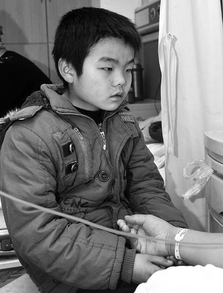 男孩拾荒三个月赚267.3元