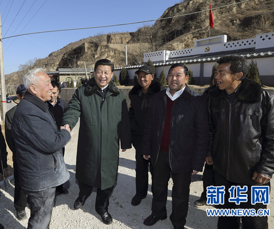 习近平回梁家河村看望父老乡亲2