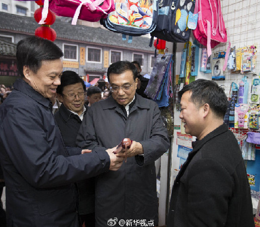 李克强进山看望侗寨贫困户23