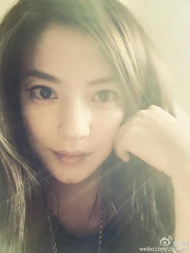 图为赵薇晒出的过年照。2