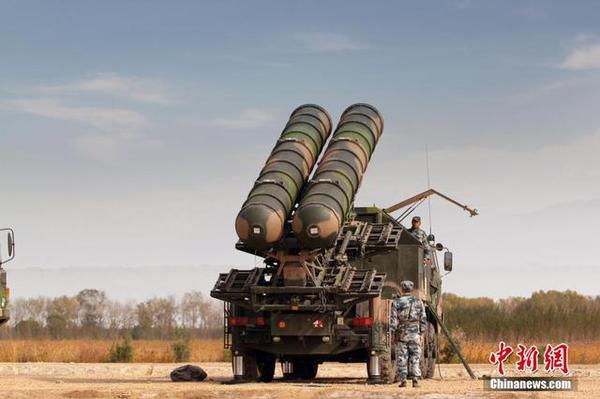 我国空军装备的红旗9远程防空导弹。