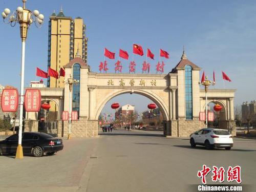 事发地北高营新村小区正门。王天译摄