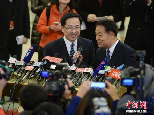 从“追访”到“来访”：今年部长通道不一样