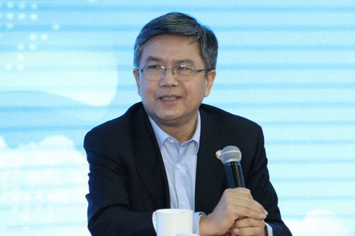 全国人大代表、南开大学校长龚克做客中国青年网“两会大家谈”。中国青年网记者李延兵 摄