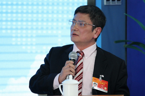 全国人大代表、贵州大学校长做客中国青年网“两会大家谈”中国青年网记者李延兵 摄