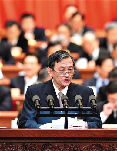 昨日，全国政协十二届三次会议第二场大会发言中，全国政协委员吴江作发言。新华社发