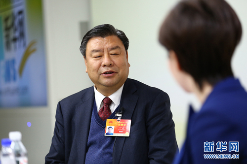 2015年3月12日，全国人大代表、中国吉林森工集团董事长柏广新做客新华会客厅。新华网 李江 摄