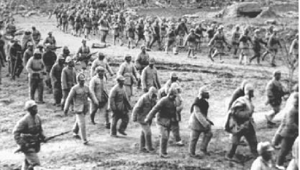 大批被解放军俘虏的国民党军官兵