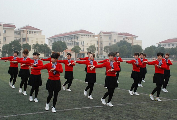 总局推12套广场舞：动作简单-学三到四遍就能会2