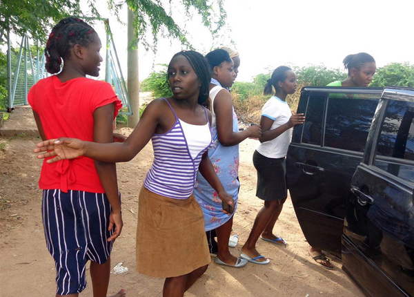 武装分子冲入肯尼亚一大学扫射致147人死2