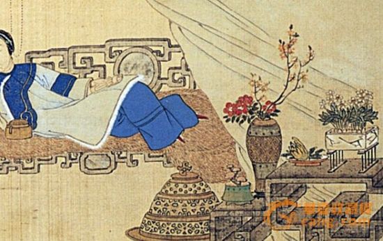 　　闺中摆放腊梅、山茶、水仙、灵芝，以及佛手一只，典型的冬日陈设