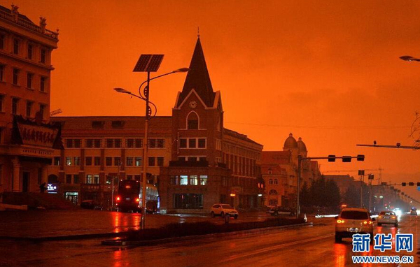 内蒙古阿尔山市下泥雨天空变红5
