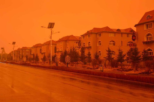 内蒙古阿尔山市下泥雨天空变红3