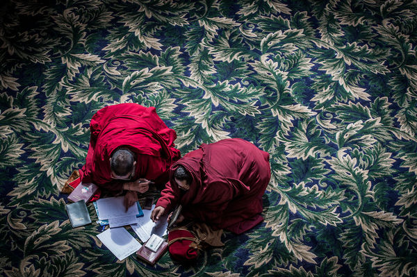 外媒拍中国最大佛学院震撼组图4