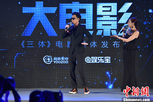 冯绍峰 金硕 摄