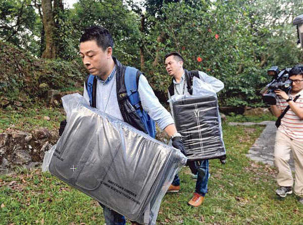 警方找到装赎金用的行李箱。