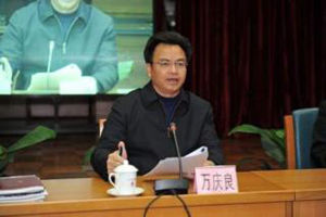 揭“双面贪官”的虚伪人生：“节俭装穷”“谈廉作秀”