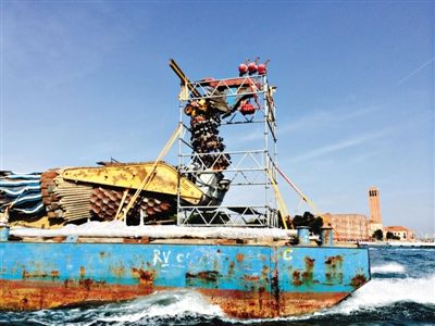 徐冰的装置作品《凤凰》是威尼斯双年展历史上最大的单体艺术作品之一。