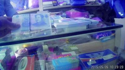 永定路一家丧葬用品店正在销售仿人民币冥币