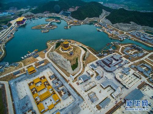 空中俯瞰圆明新园的“福?！保?月5日摄）。新华社记者徐昱摄