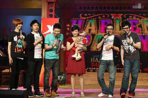 田源早前携妻儿亮相《天天向上》