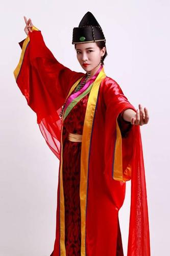 图5：80后辣妈cos东方不败照片