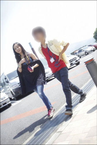 日本秋筱宫文仁亲王的次女佳子公主近日由于穿着暴露，着装过于时尚大胆引起热议。