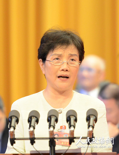 1、深圳市政协主席王穗明向大会报告过去五年工作_副本